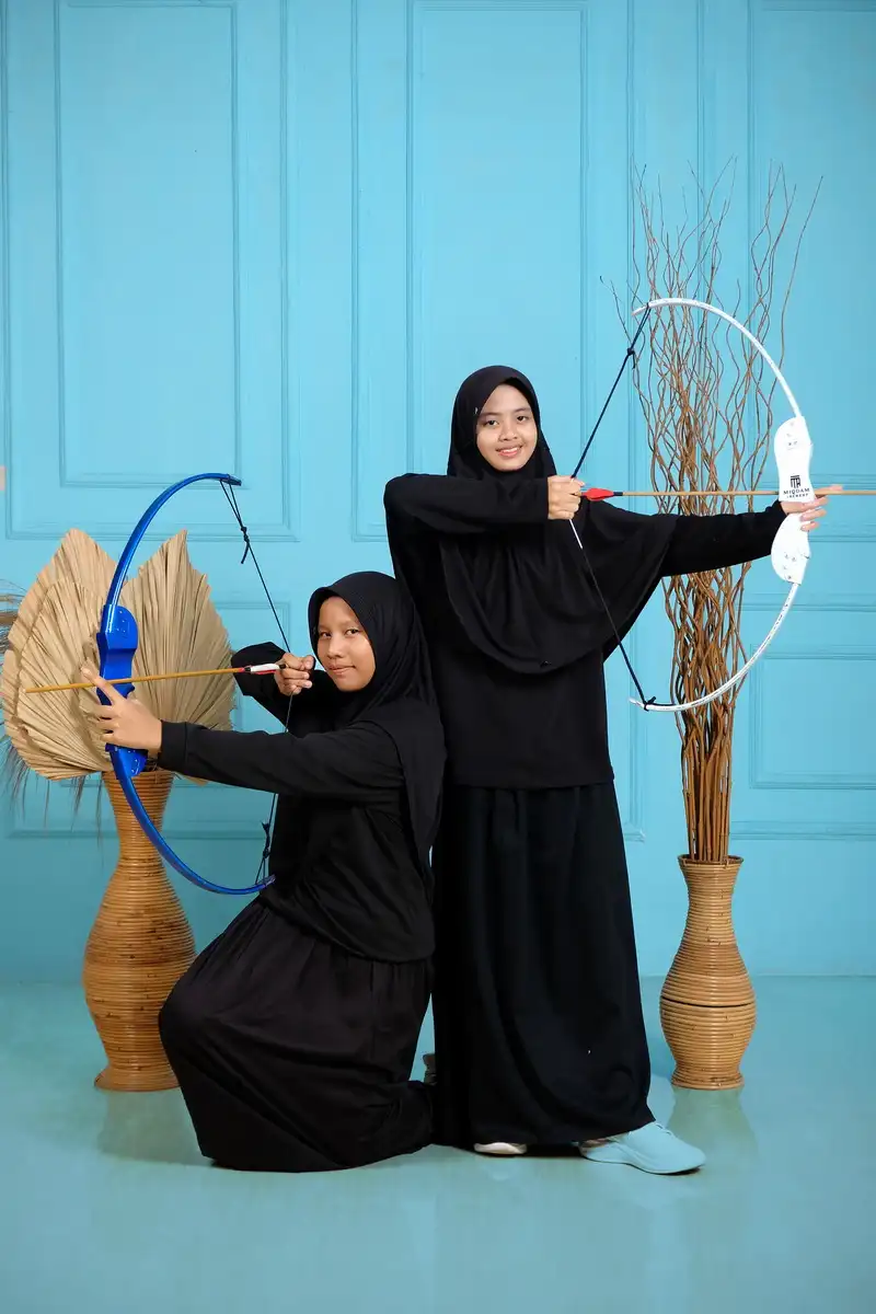 Foto couple di Studio Cirebon - potret pasangan romantis